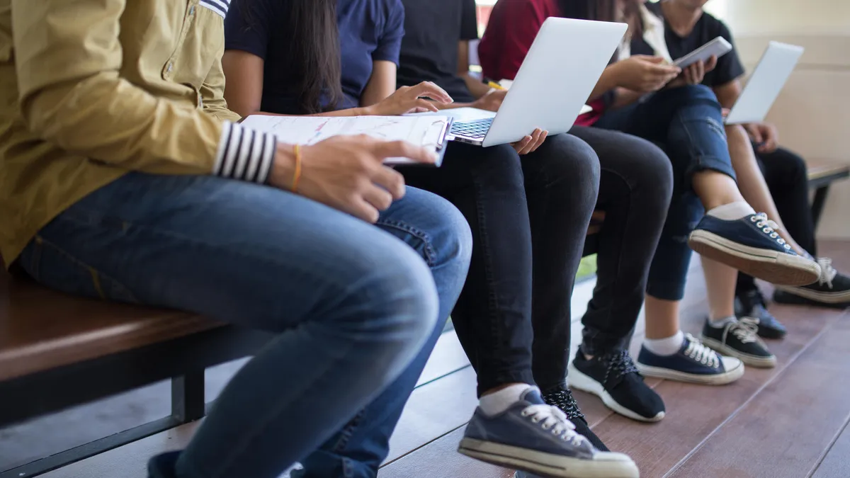 英特尔、戴尔将“AI for Workforce”计划带到 18 所社区大学