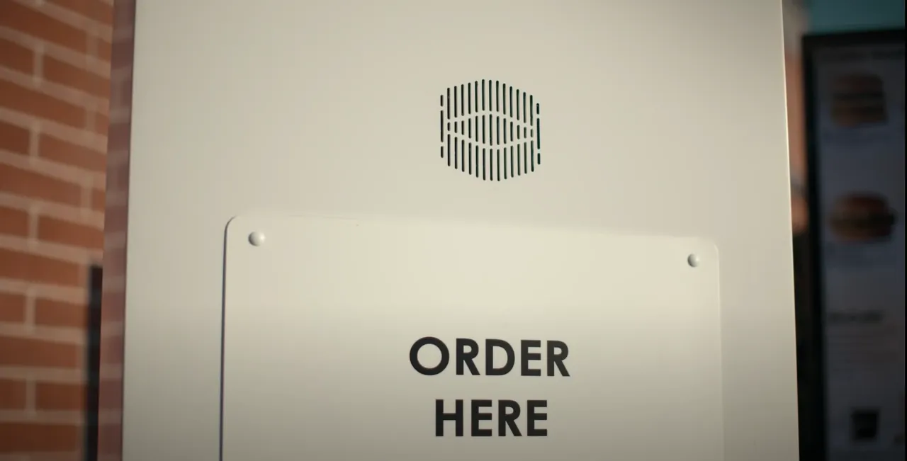 我刚看了麦当劳的新 AI 得来速，我就没胃口了