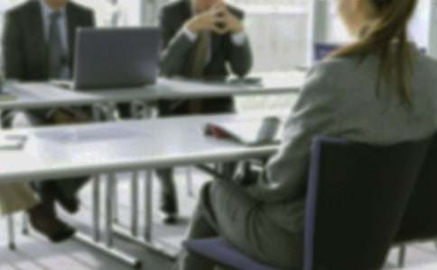 应届生面试自我介绍技巧与范文：如何在面试中脱颖而出