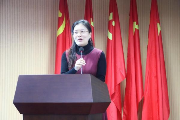 涟源市教育管理人员及校长代表参观湖南教育装备展示中心，深入观摩学习