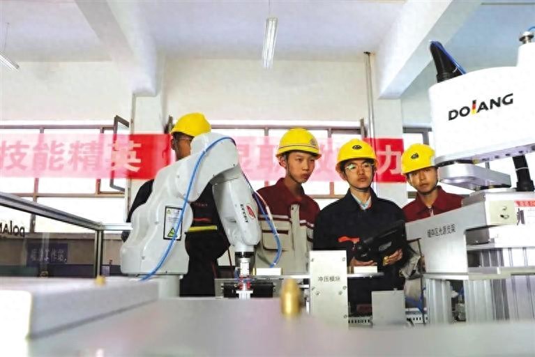 兰州新区重实践抓就业促融合，打造全省职教人才新高地