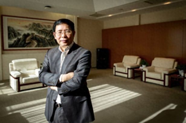 用友与金蝶三十年竞争回顾：新时代平台崛起，行业格局或将重塑